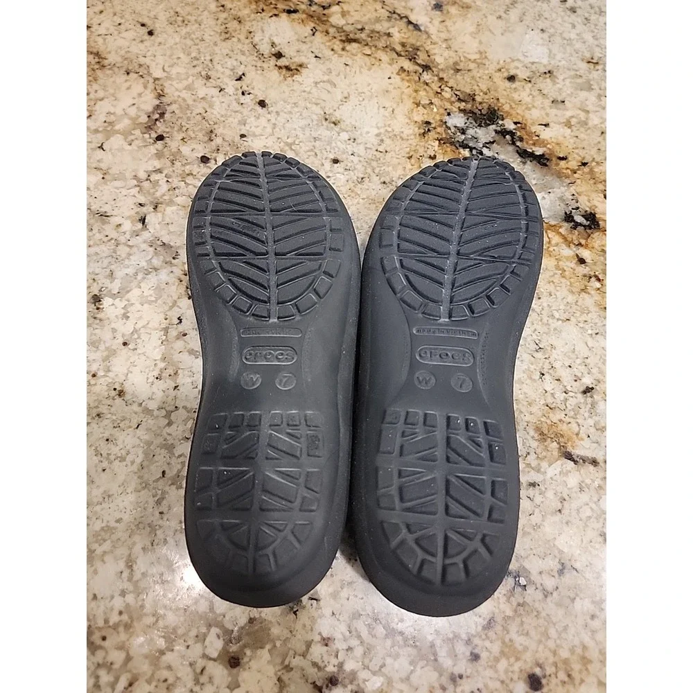 Crocs Womens Alice Mary Jane Black Closed Toe Flats Slip Resistant Size 7.  EUC